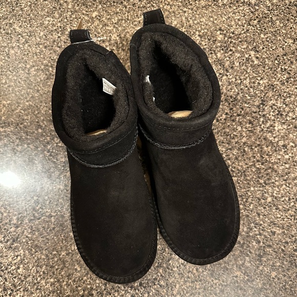 Bearpaw Women’s Shorty Suede Black Boots - Picture 8 of 13